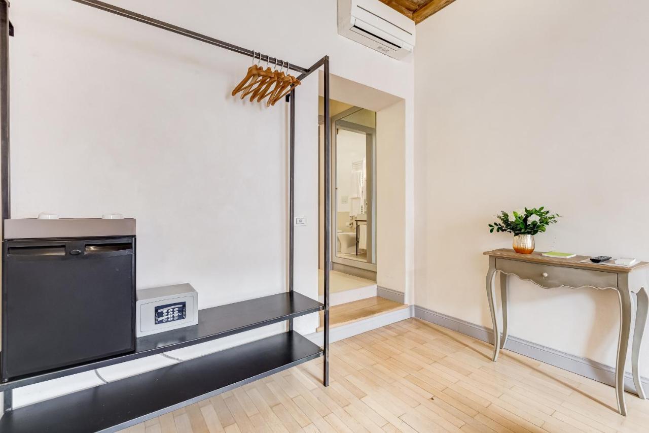 Rome Frattina27 Hotel Bagian luar foto